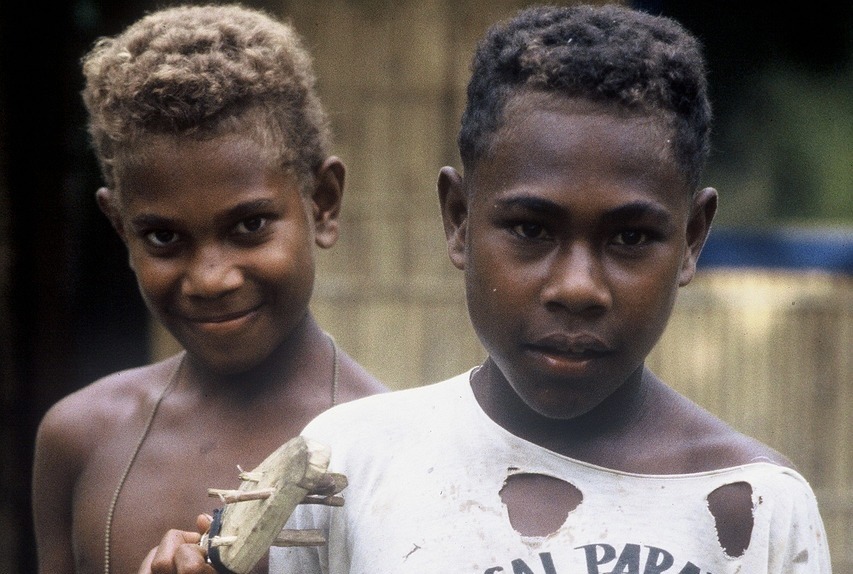 Niños en las Islas Salomón 