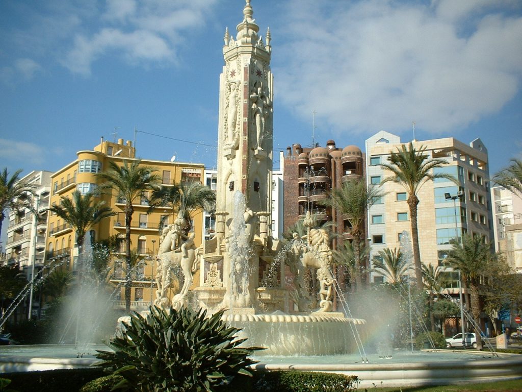 PLAZA DE LOS LUCEROS ,lugares para visitar en Alicante