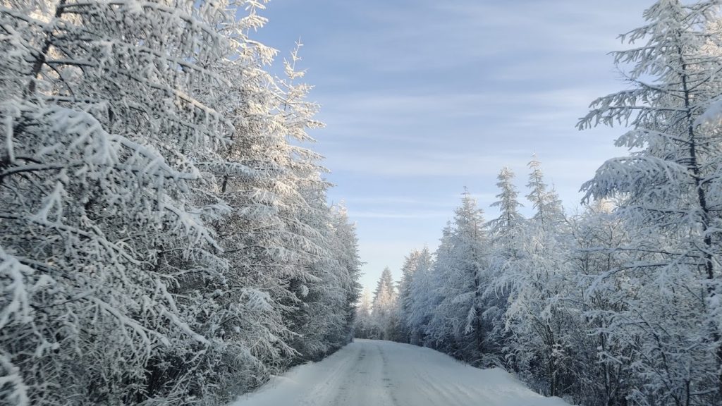 carreteras nevadas en la ciudad más fría del mundo