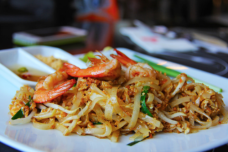 comida típica Bangkok pad thai